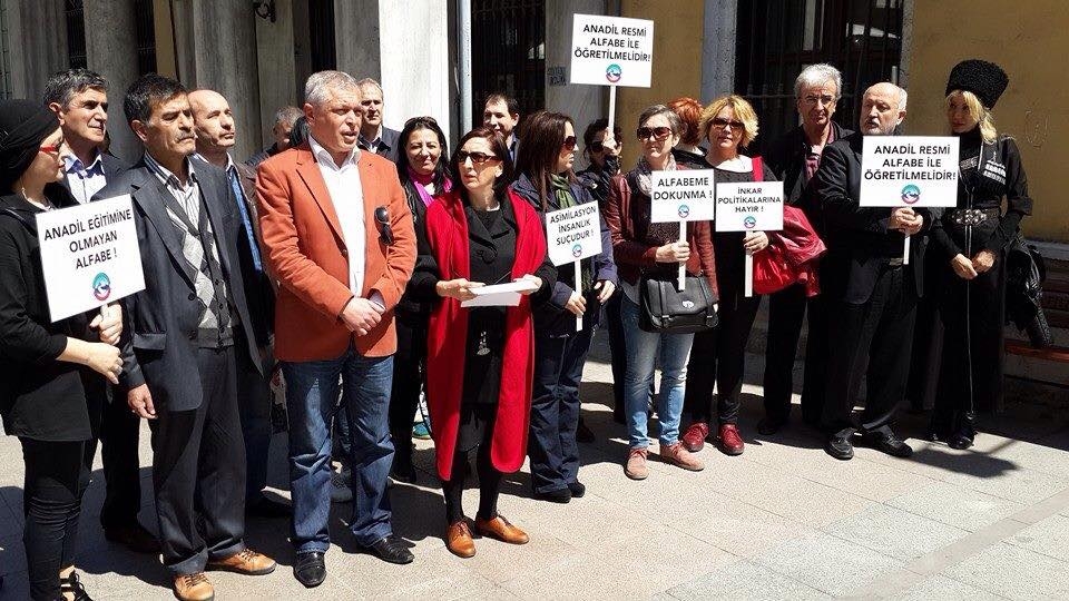 ANADİL RESMİ ALFABE İLE ÖĞRETİLMELİDİR !